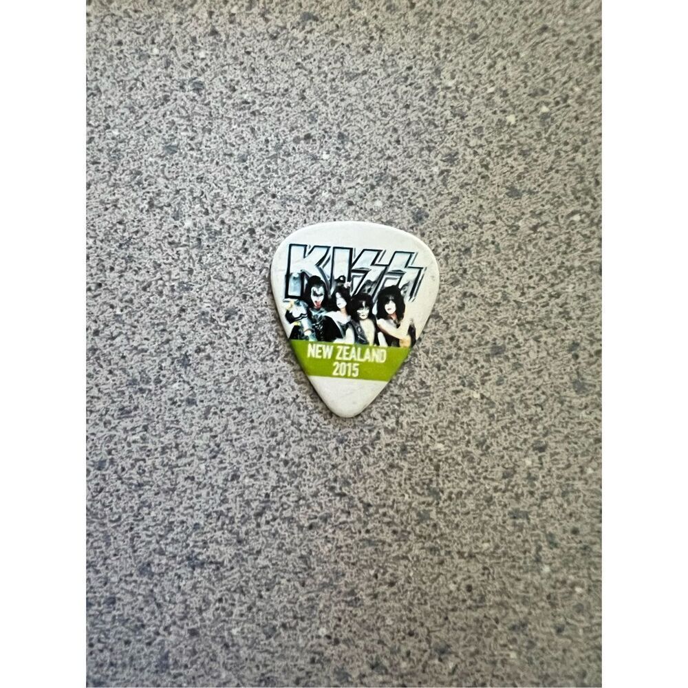 KISS New Zealand 2015 Tour rock band Guitar Pick Green Signed NEW Eric Singer